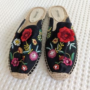 Soludos | Black Floral Embroidered Mules Size 8 EUC